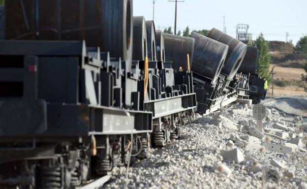 Un tren que transportaba bobinas descarriló