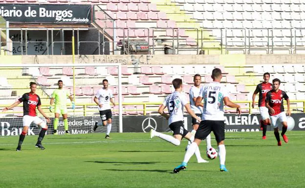 Imagen del encuentro del pasado domingo entre el Burgos CF y el Unión Adarve. 