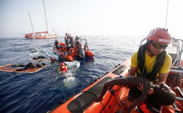 Rescate de inmigrantes en el Mediterráneo.