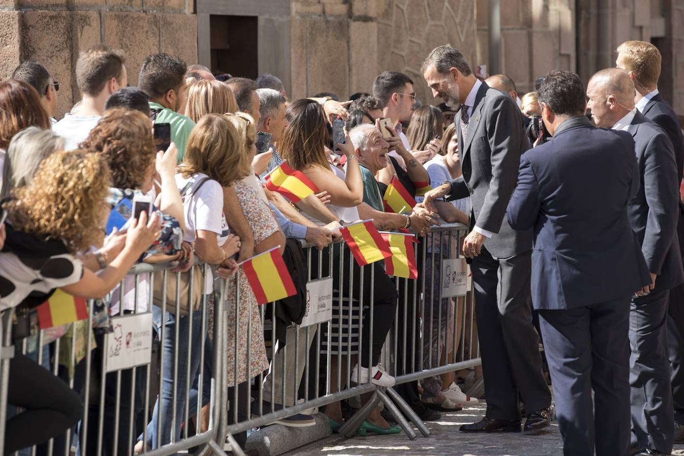 El monarca ha realizado su primera visita como rey a la ciudad para mostrar su respaldo al primer Año Jubilar Teresiano y para presidir el acto conmemorativo del 25 aniversario del Grupo de Ciudades Patrimonio de la Humanidad de España