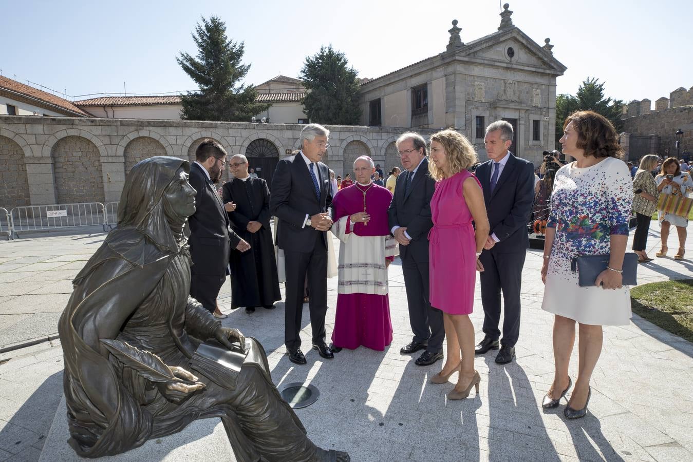 El monarca ha realizado su primera visita como rey a la ciudad para mostrar su respaldo al primer Año Jubilar Teresiano y para presidir el acto conmemorativo del 25 aniversario del Grupo de Ciudades Patrimonio de la Humanidad de España