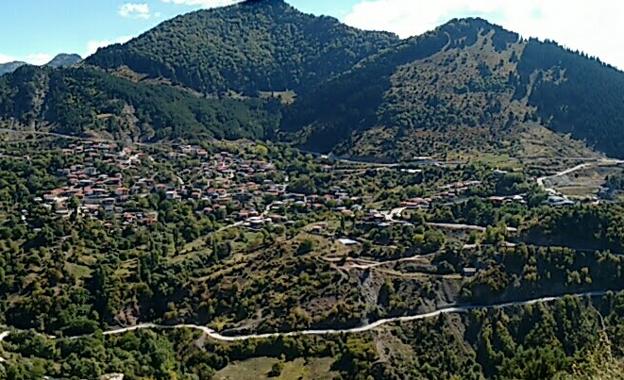 Vista de unos de los pueblos en los Balcanes de Grecia. 