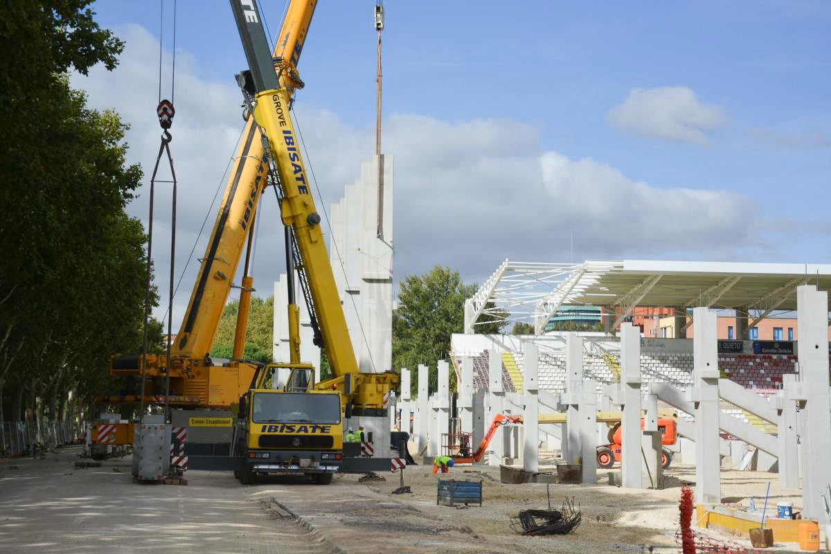 Fotos: La nueva grada de Lateral de El Plantío comienza a coger forma