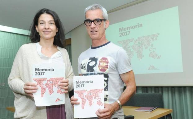 Raquel González y José Luis Vázquez, durante la presentación de la memoria este viernes en Valladolid. 