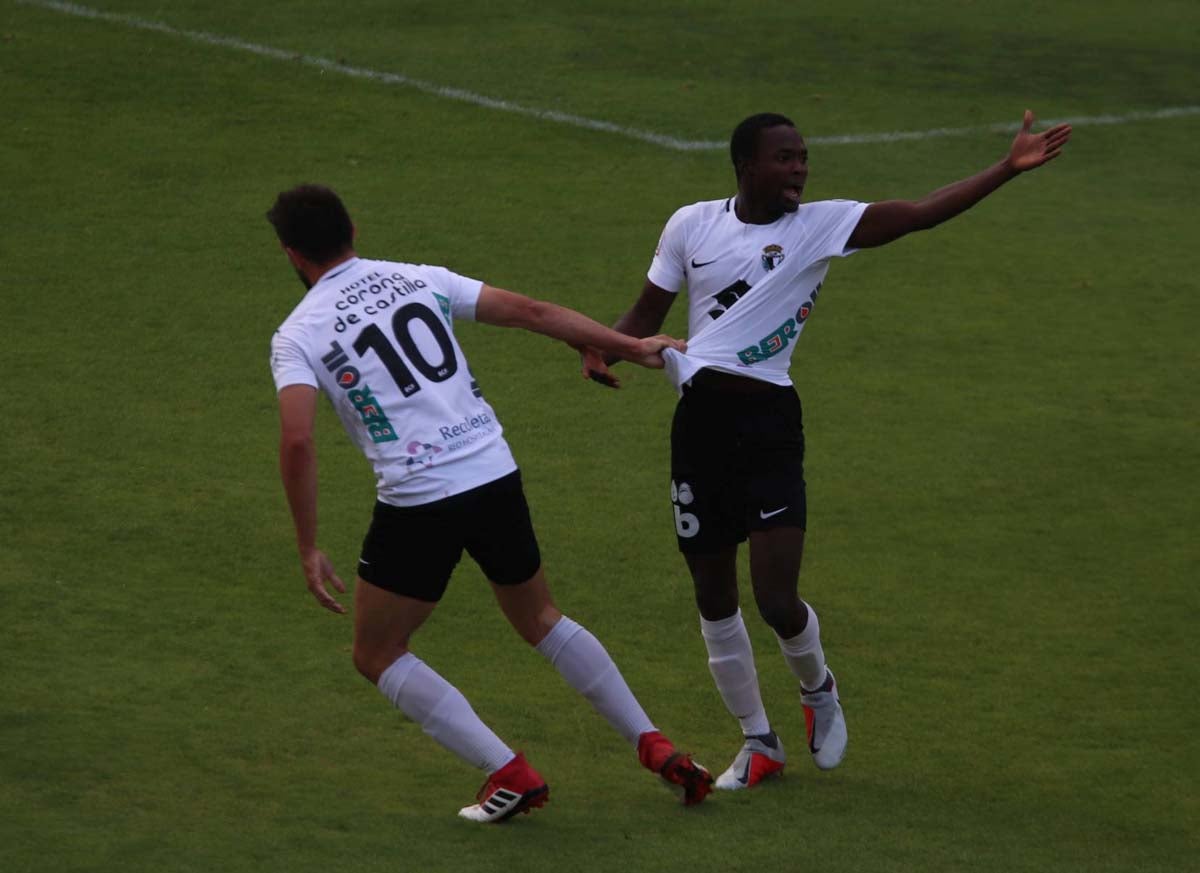 Fotos: EL Burgos CF - Coruxo FC, en imágenes