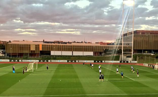 La selección española, durante el entrenamiento en la Ciudad del Fútbol. 