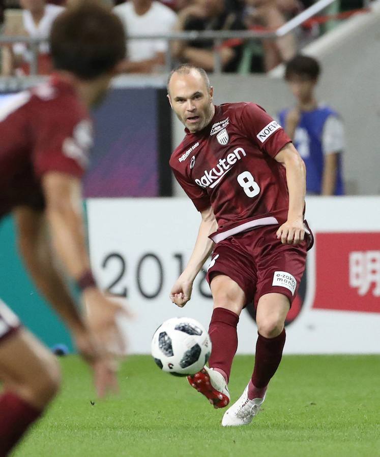 Iniesta, en un partido en Japón