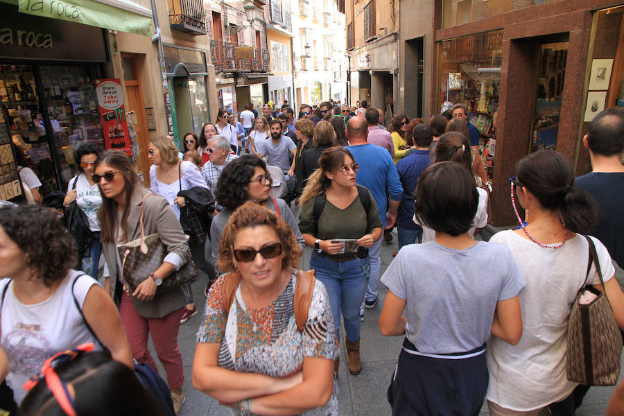 Aspecto de la calle Cervantes de Segovia, llena de turistas este sábado.