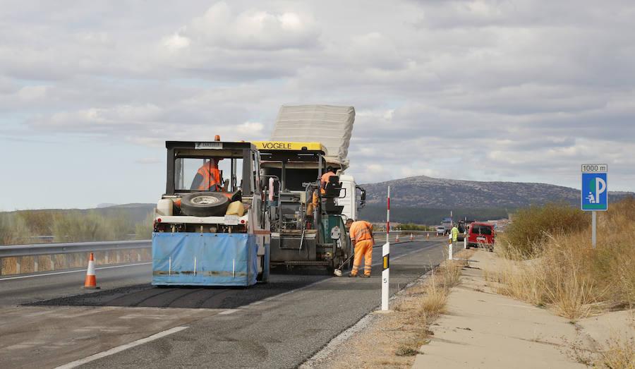 Obras de reparación del firme que se están ejecutando en la A-67. 