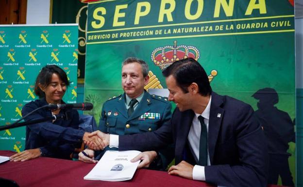 La Jefa de Inspección Pesquera,Esther Boy; el teniente coronel Jefe de operaciones de SEPRONA Jesús Gálvez; y el Jefede la Unidad de Delitos económicos,Pedro Felicioi.
