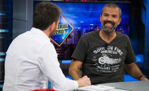 Pau Donés con Pablo Motos, en 'El Hormiguero'. 