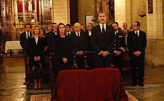 Los Reyes Felipe VI y Letizia asisten a la misa funeral por las víctimas del temporal en Mallorca.