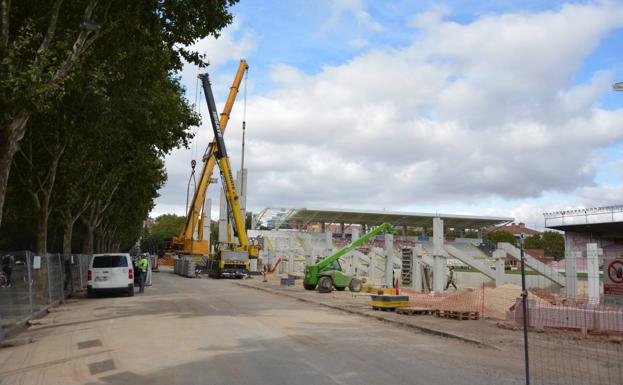 Imagen de las obras de El Plantío frente a la Avenida del Arlanzón a principios de mes