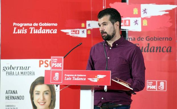 Luis Tudanca, hablando durante el acto de presentación de Aitana Hernando como candidata socialista a la Alcaldía de Miranda de Ebro.