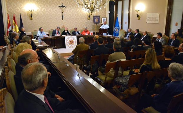 La inauguración oficial del curso se ha llevado a cabo en el Salón de Plenos de la Diputación. 