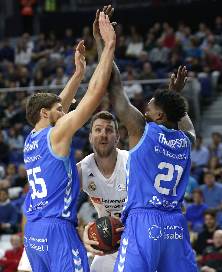 Las mejores imágenes del Real Madrid - San Pablo Burgos disputado en el WiZink Center.