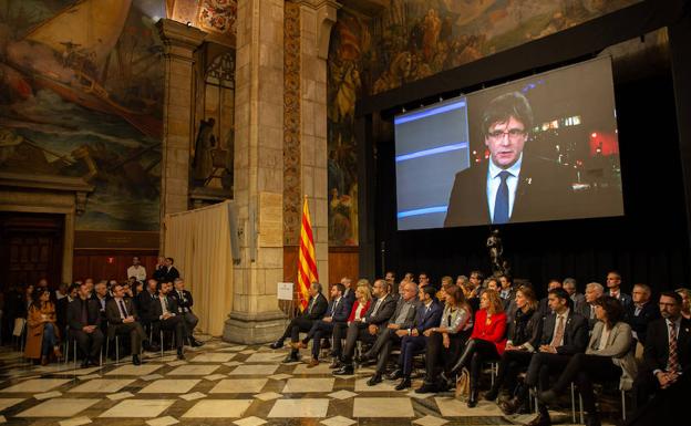 Puigdemont interviene por videoconferencia en el acto de presentación del Consejo para la República.
