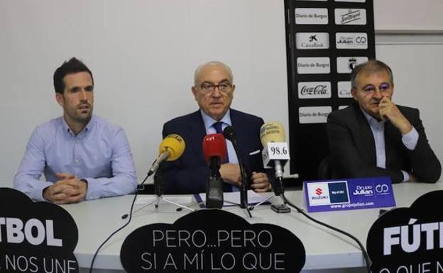 Gonzalo Antón, en el centro, durante una rueda de prensa
