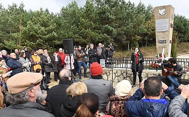 Imagen de la actuación durante el homenaje