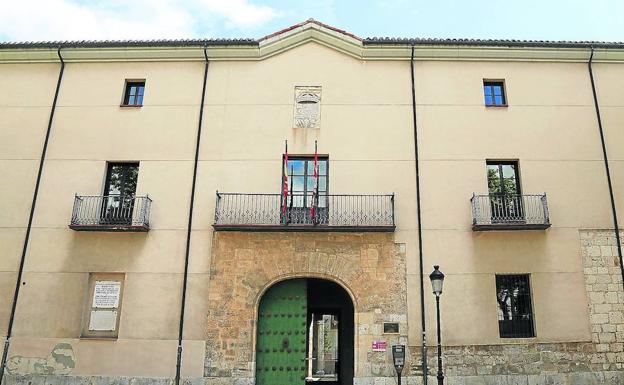 Fachada del Palacio de los Vivero en la actualidad, sede del Archivo Provincial. 