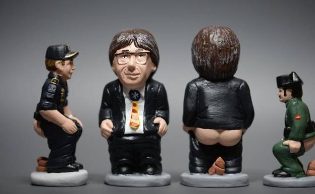 El principal 'caganer' para poner en los pesebres de Cataluña es el ex presidente catalán, Carles Pugdemont.