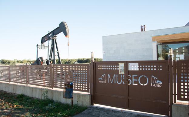 Sargentes de la Lora ha construido un museo dedicado a la historia del petróleo