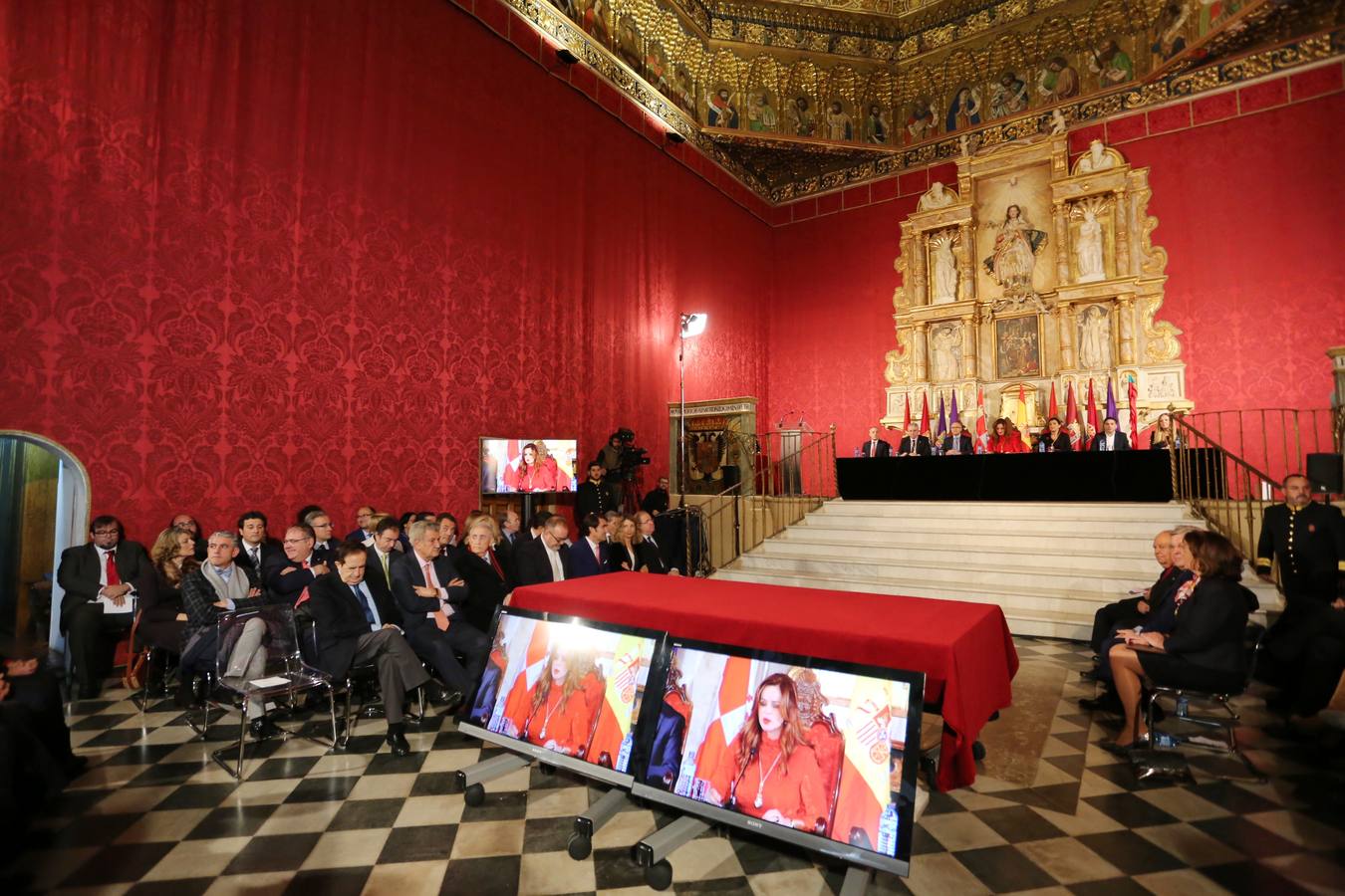 La iglesia del Monasterio de Santa Clara de Tordesillas ha sido el lugar elegido para el homenaje a los más de 470 procuradores que desde mayo de 1983 han trabajado en el hemiciclo regional