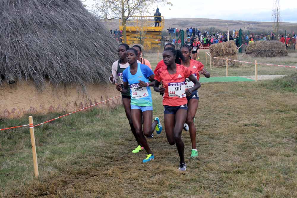 Fotos: Los mejores momentos de la carrera absoluta femenina