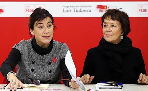 La socialistas Ana Sánchez y Mercedes Martín, en el comité electoral autonómico.