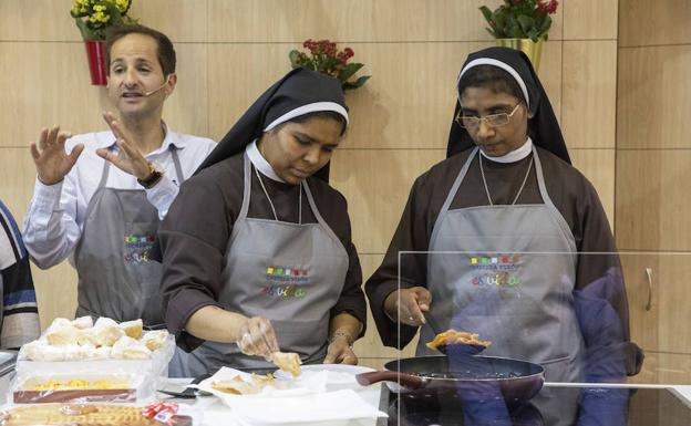 El comunicador salmantino David Monaguillo presenta a las monjas de clausura de Castilla y León en Valencia. 