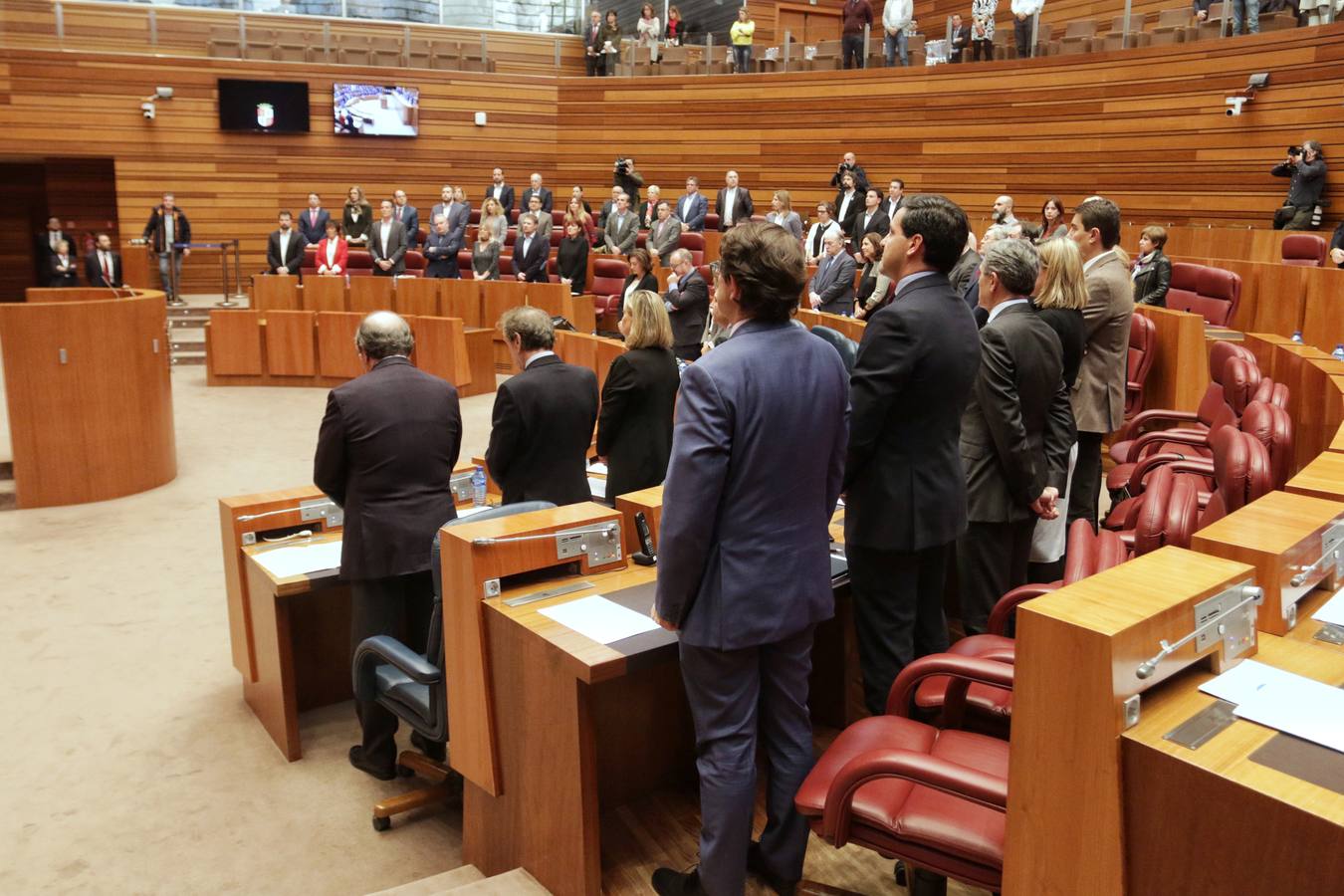 El presidente de la Junta de Castilla y León, Juan Vicente Herrera, ha avanzado este martes ante el Pleno de las Cortes que aprobará en el primer trimestre de 2019 un Decreto por el que se reduzcan las tasas universitarias para equipararlas a la media del país