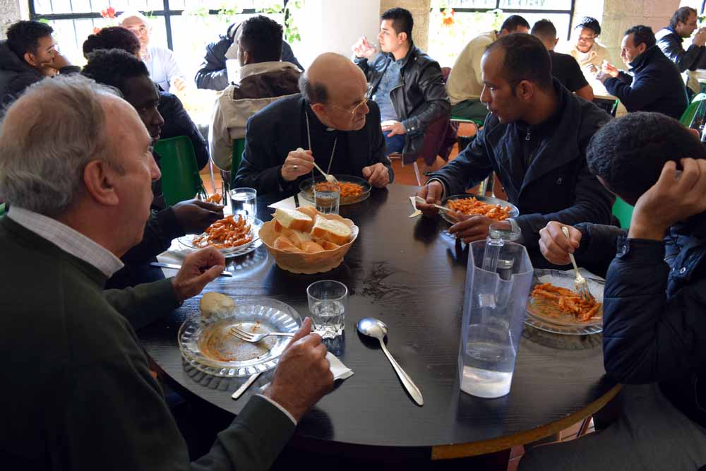 Fotos: El arzobispo visita a los más desfavorecidos