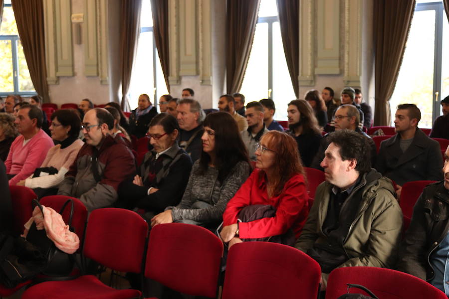 Los alumnos del segundo turno de la acción de empleo y formación reciben el diploma acreditativo en la Sala Polisón.