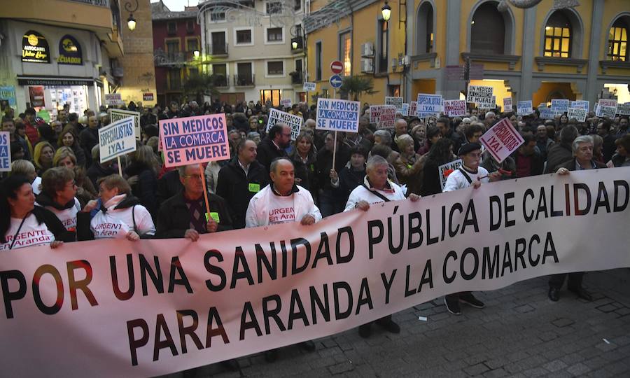 Miles de personas marchan por las calles de Aranda para exigir mejoras sanitarias