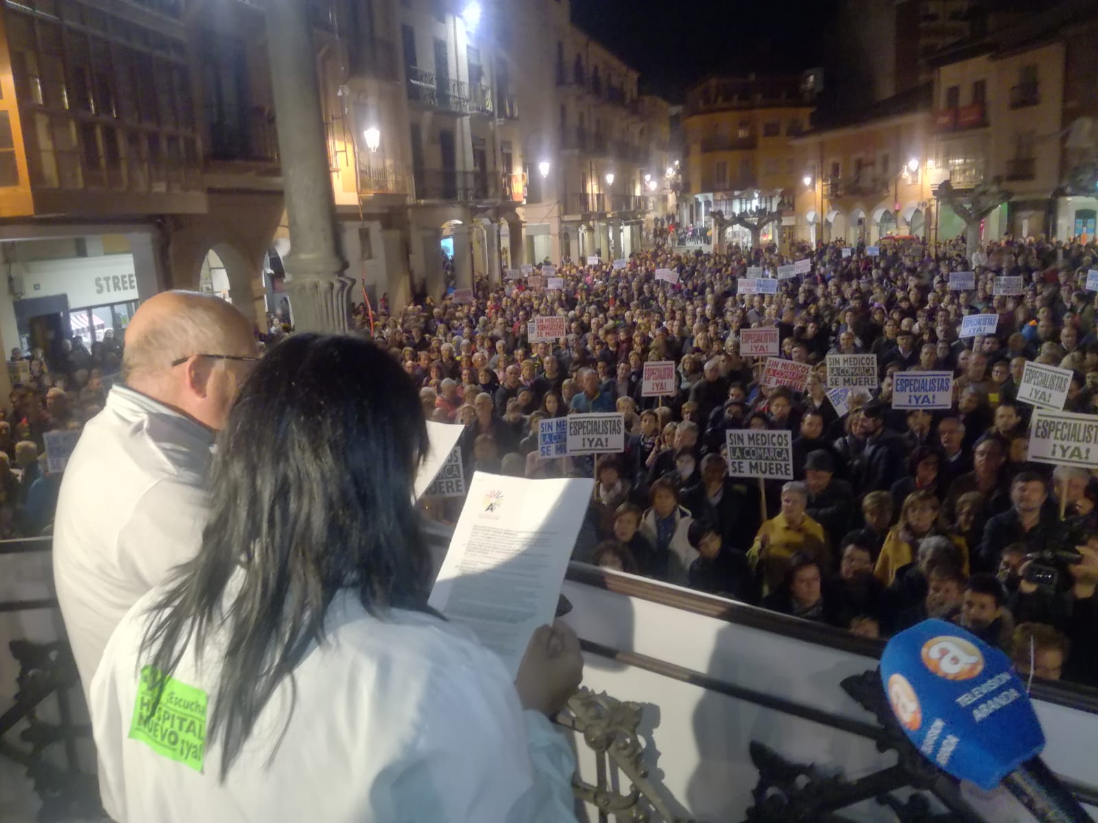 Miles de personas marchan por las calles de Aranda para exigir mejoras sanitarias