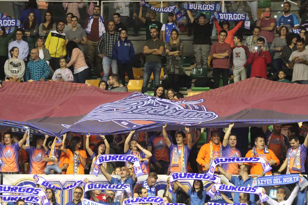 Las mejores imágenes del partido disputado en el Coliseum entre el San Pablo Burgos y el Baxi Manresa.