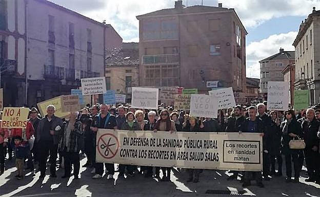 Concentración en defensa de la sanidad pública rural en Salas de los Infantes 