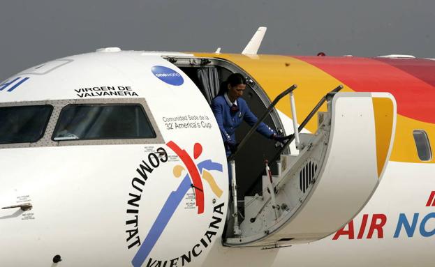 Air Nostrum cancela 100 vuelos este viernes y el lunes con motivo de la huelga de sus pilotos