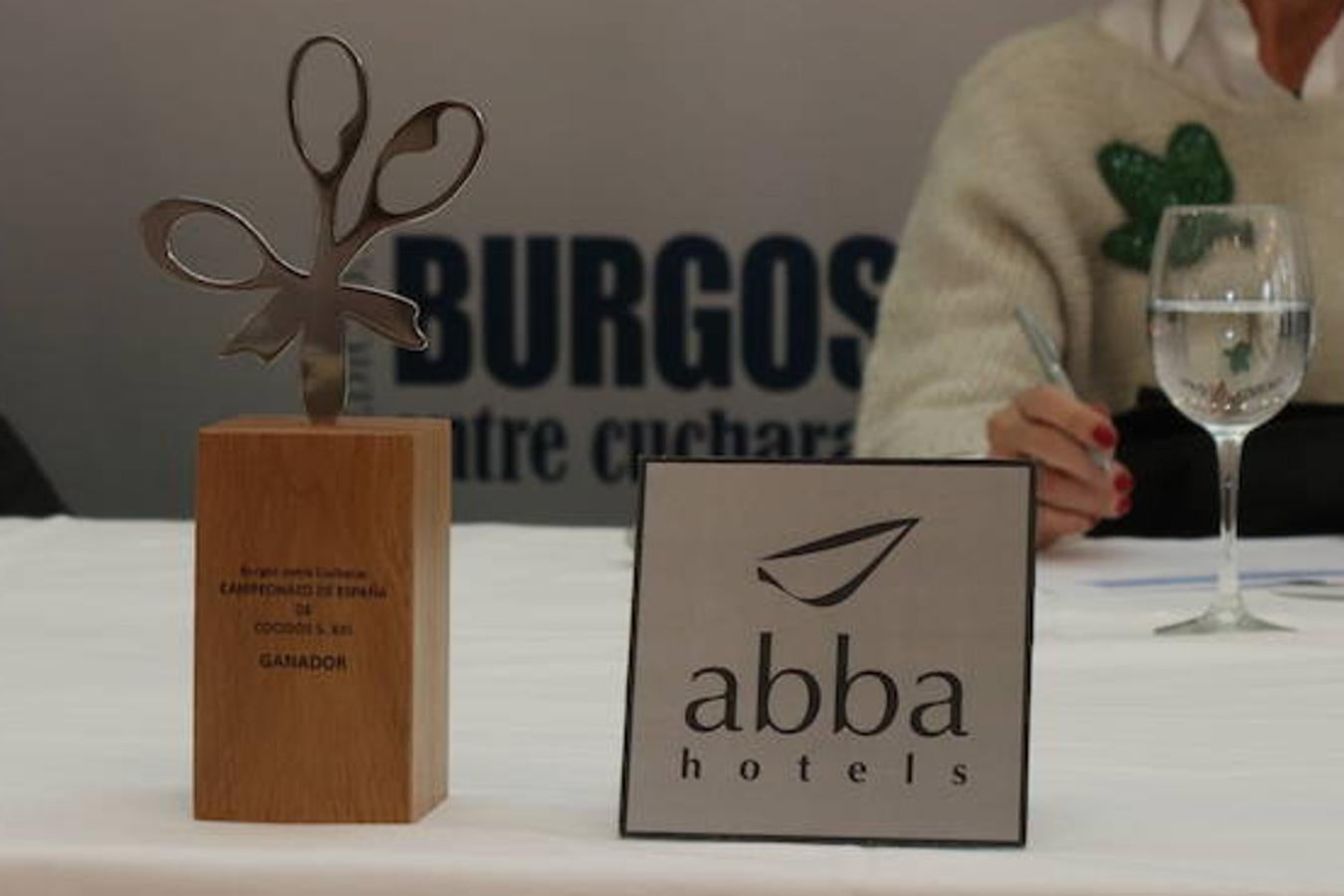 El certamen gastronómico 'Burgos entre cucharas' incluye por primera vez el Campeonato de España 'Cocidos del siglo XXI' en el que han participado siete cocineros.