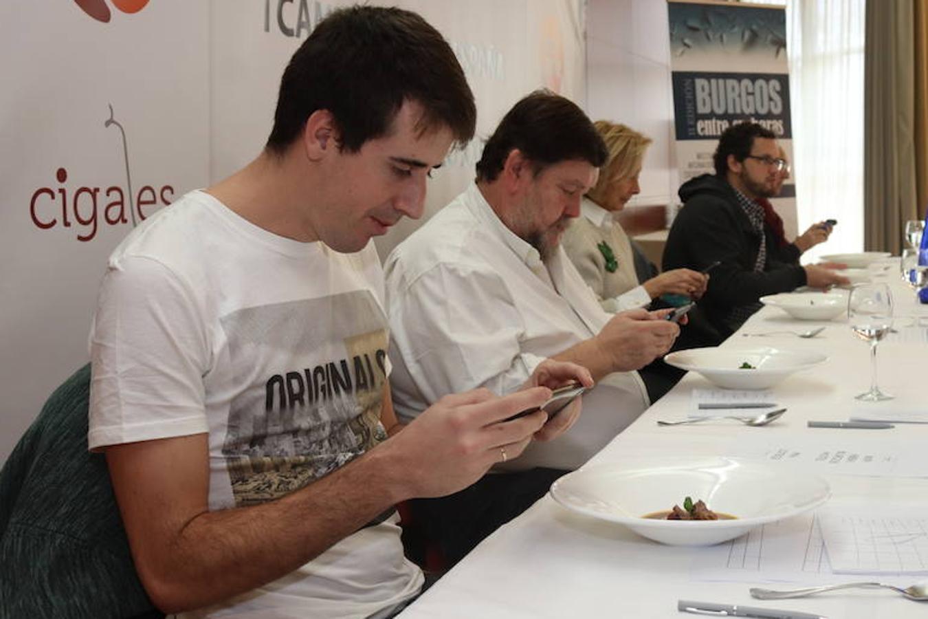 El certamen gastronómico 'Burgos entre cucharas' incluye por primera vez el Campeonato de España 'Cocidos del siglo XXI' en el que han participado siete cocineros.