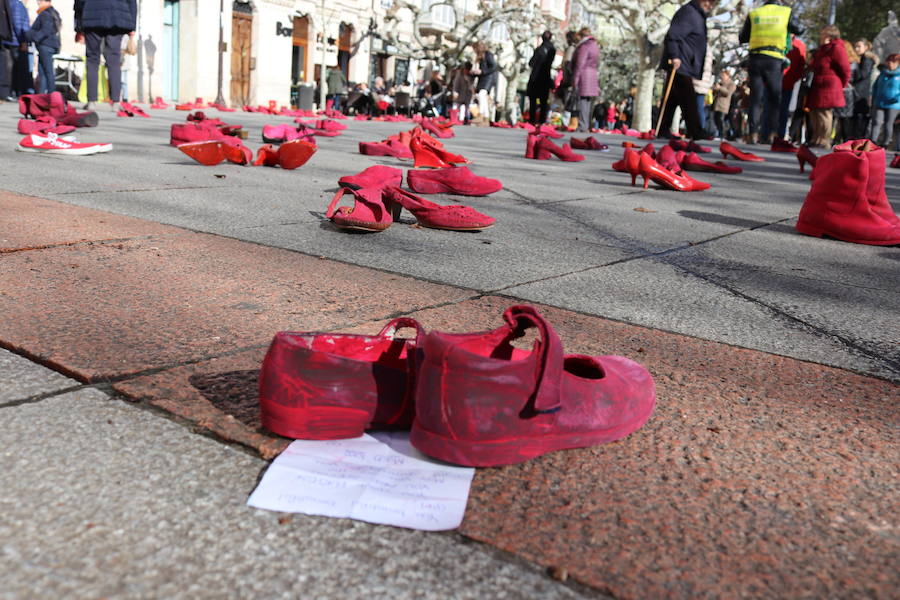 Amnistía Internacional se suma a la celebración del Día contra la Violencia de Género con una instalación artística y un recorrido musical por El Espolón