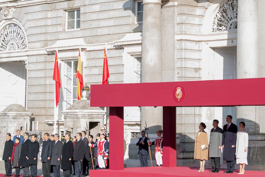 Recibimiento oficial de los Reyes al presidente de la República Popular China, Sr. Xi Jinping y su esposa, Peng Liyuan, en el Palacio Real de Madrid.