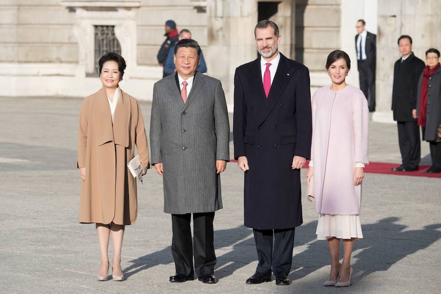 Recibimiento oficial de los Reyes al presidente de la República Popular China, Sr. Xi Jinping y su esposa, Peng Liyuan, en el Palacio Real de Madrid.