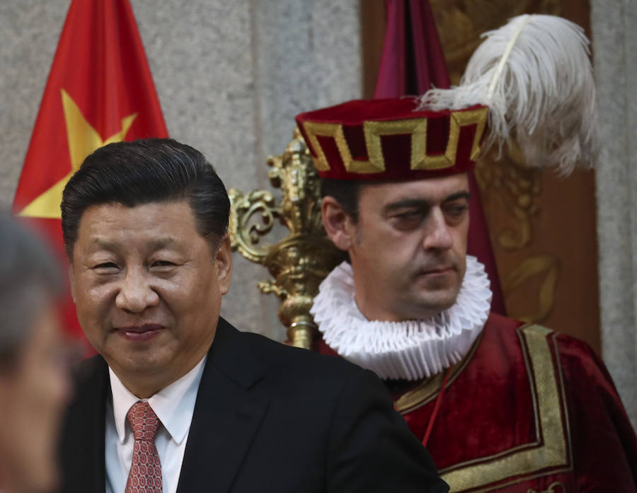 Recibimiento oficial de los Reyes al presidente de la República Popular China, Sr. Xi Jinping y su esposa, Peng Liyuan, en el Palacio Real de Madrid.