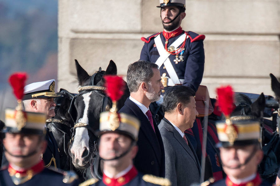 Recibimiento oficial de los Reyes al presidente de la República Popular China, Sr. Xi Jinping y su esposa, Peng Liyuan, en el Palacio Real de Madrid.