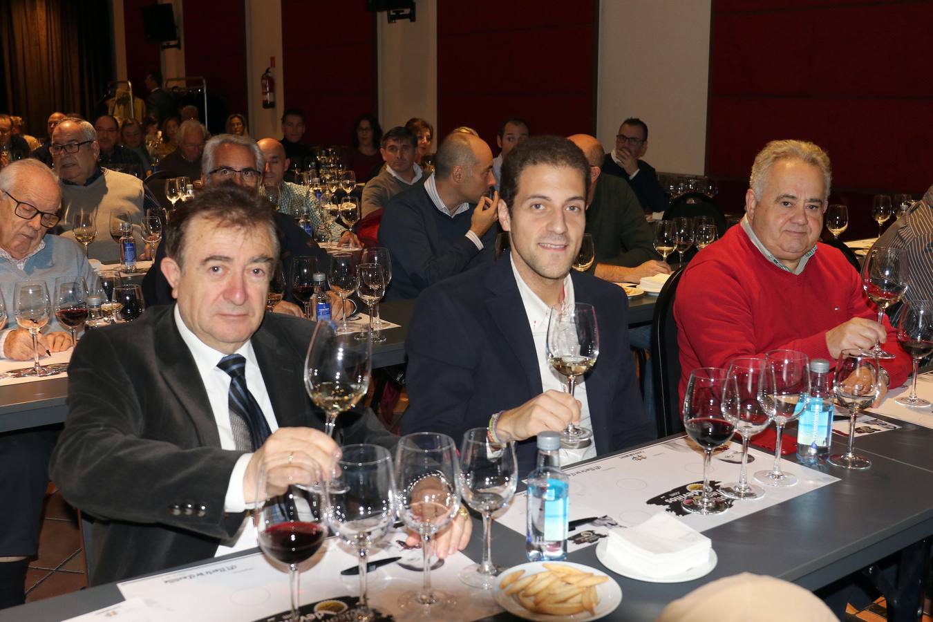 Los invitados probaron en primicia un blanco de Rueda y tres tintos de Ribera del Duero