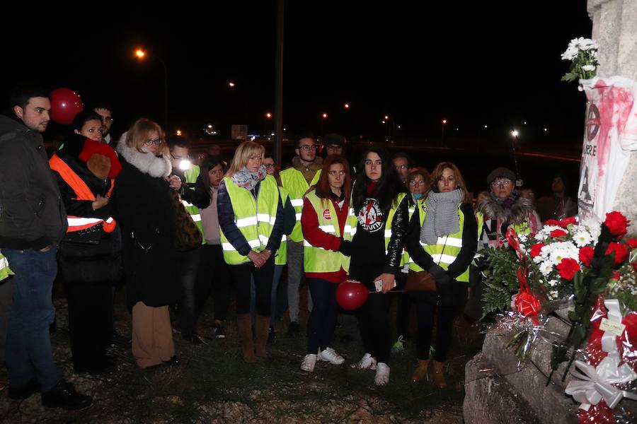 La Plataforma de Afectados por la N-1 ha recordado a los fallecidos en la N-1, única vía alternativa a la ya gratuita AP-1, con una ofrenda floral muy emotiva en Briviesca.