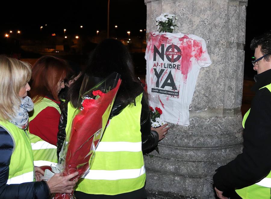 La Plataforma de Afectados por la N-1 ha recordado a los fallecidos en la N-1, única vía alternativa a la ya gratuita AP-1, con una ofrenda floral muy emotiva en Briviesca.