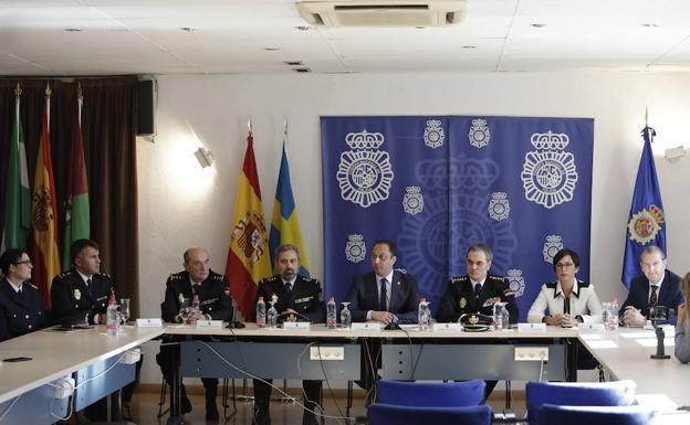 Gómez de Celis y López Canedo (en el centro) durante la rueda de prensa. 