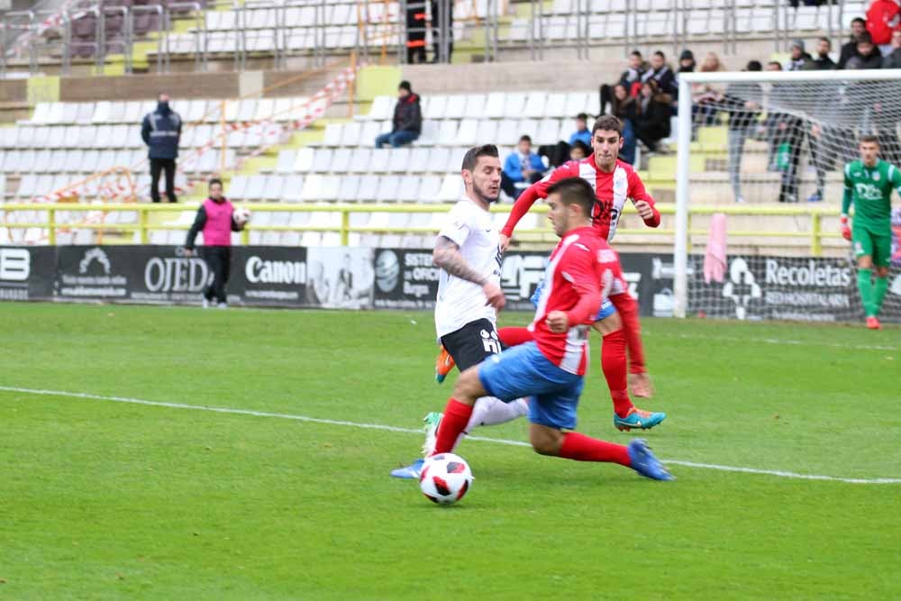 Fotos: Los mejores momentos del Burgos CF - CDA Navalcarnero